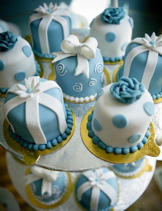 mini blue wedding-cakes Mini Wedding Cakes Ideas