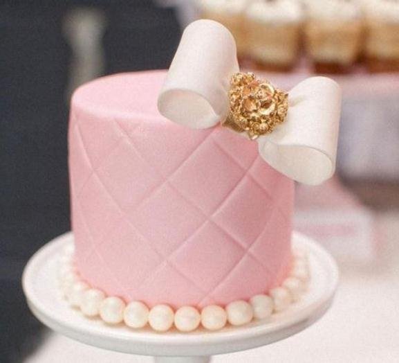 light pink mini wedding cake wih bow