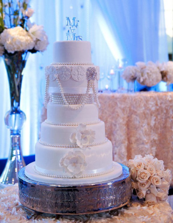 Victorian Theme luxury white cake