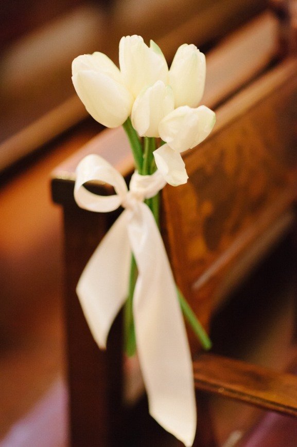 churc pew pomnader ailse decoration_White Tulipsjpg