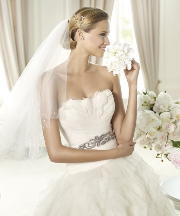 Short Wedding Veils with crystals_pronovias-galante