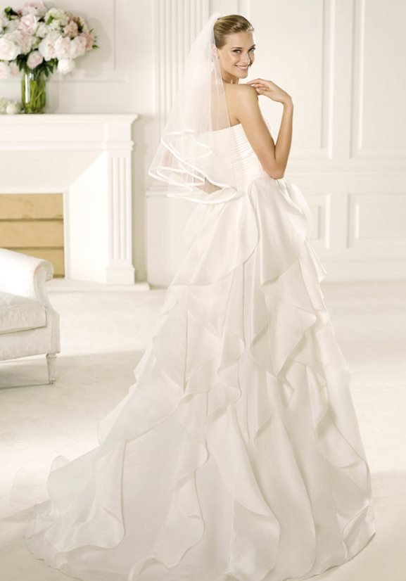 Stylish Short Bridal Wedding Veil with satin trim