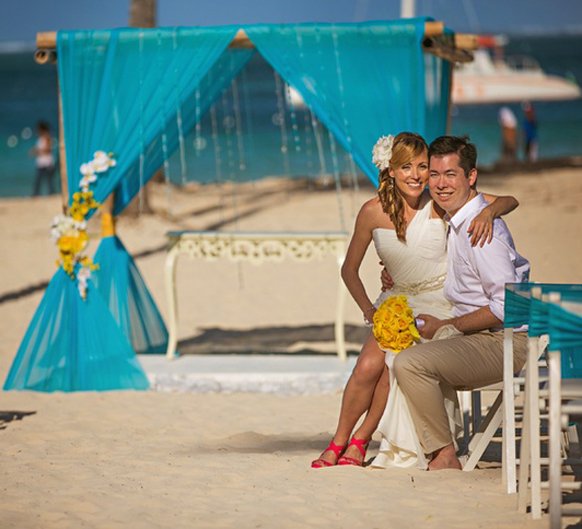Punta-Cana-All inclusive Stylish Tiffany Blue Beach-Wedding-ceremony