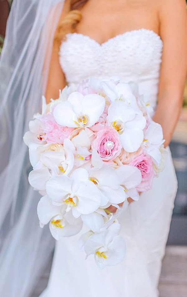 Top 25 Wedding Bouquets- Blush Pink Bouquet by Photographers Priscila Valentina