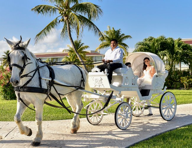 2017 Stlylish Cancun Moon Palace Wedding Ceremony Horse Carriage_ By Weddings Romantique