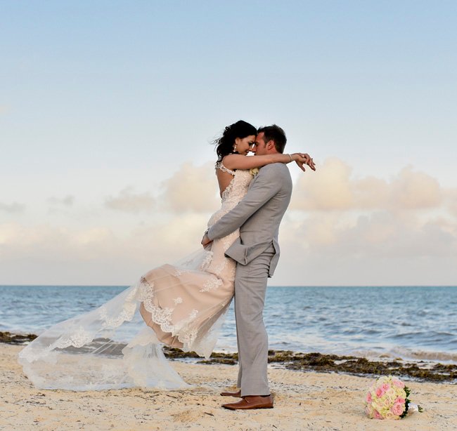 2017 Stlylish Moon Palace Wedding Beach Wedding Couple Photos 3_ By Weddings Romantique
